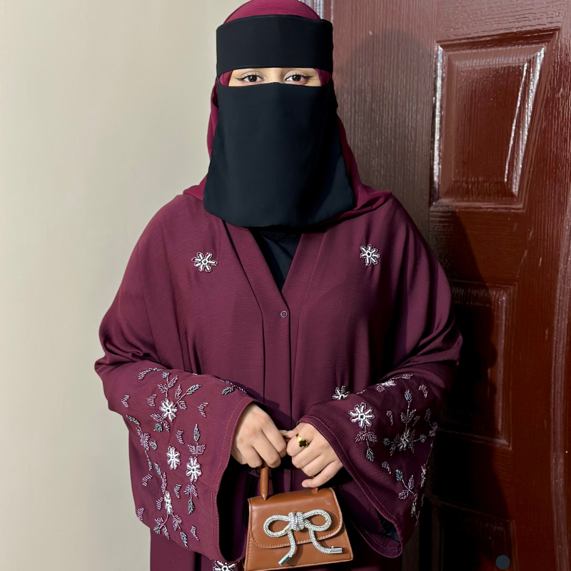 upper golden corner saudi niqab