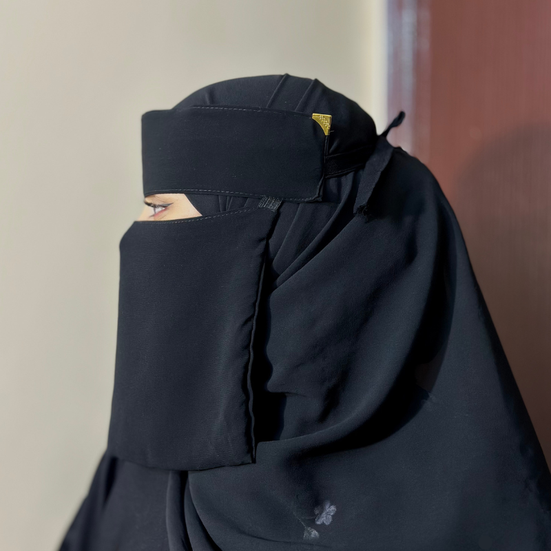 upper golden corner saudi niqab